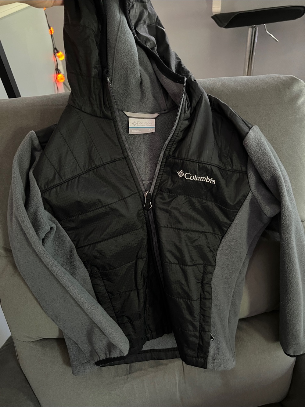 Columbia Kids Black and Gray Hooded Puffer Jacket boys size XS (6/7)